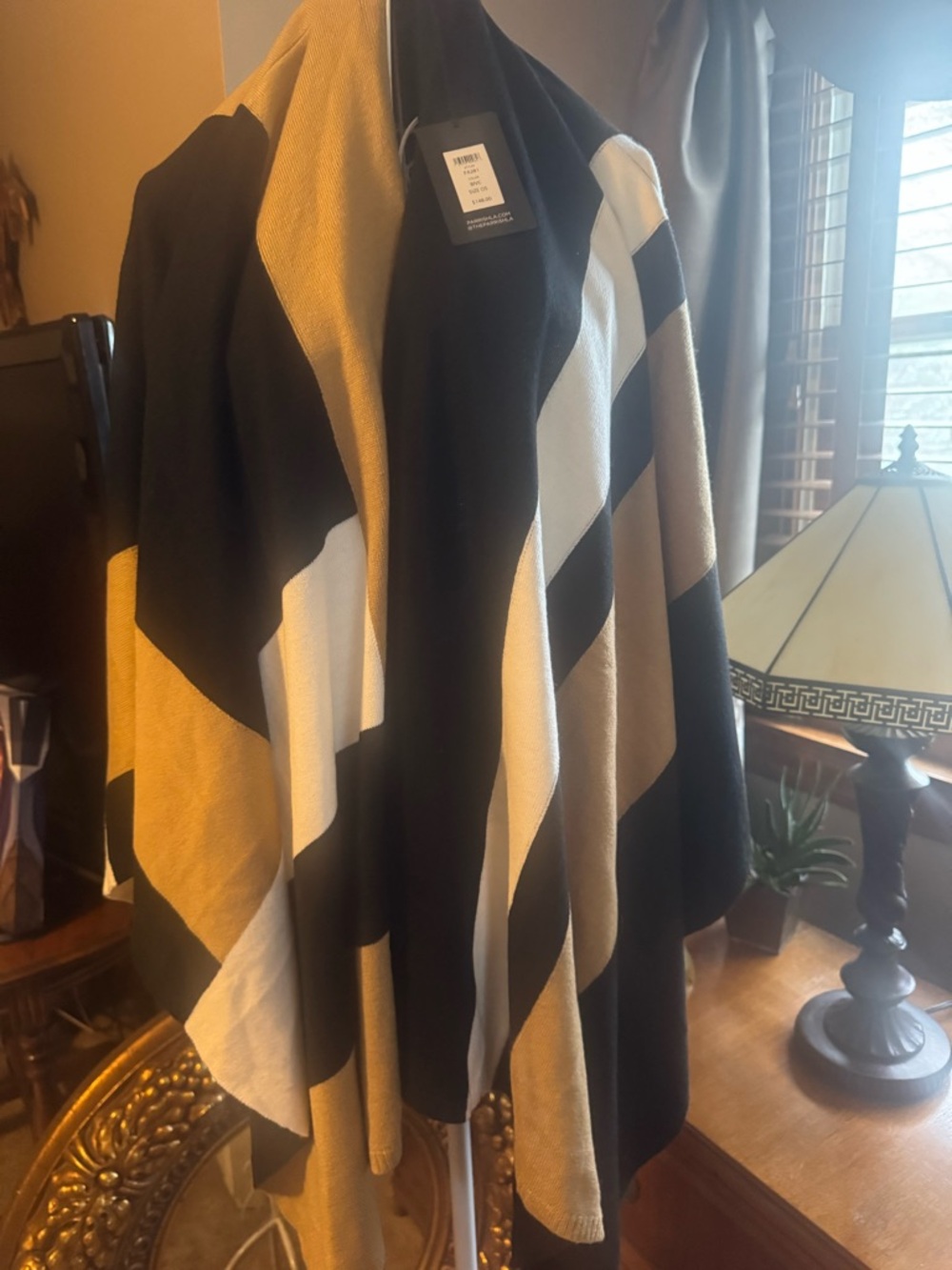Beautiful wrap. Brand new. Great for travel!